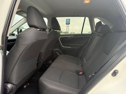Used 2019 Toyota RAV4 LE AWD/4WD image 10