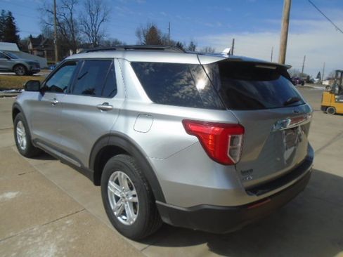 Used 2020 Ford Explorer XLT w/ Comfort Package image 4