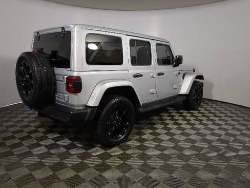 Used 2022 Jeep Wrangler Unlimited Sahara w/ Cold Weather Group AWD/4WD image 5