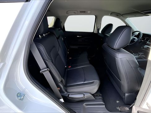 New 2026 Nissan Pathfinder SL FWD image 20