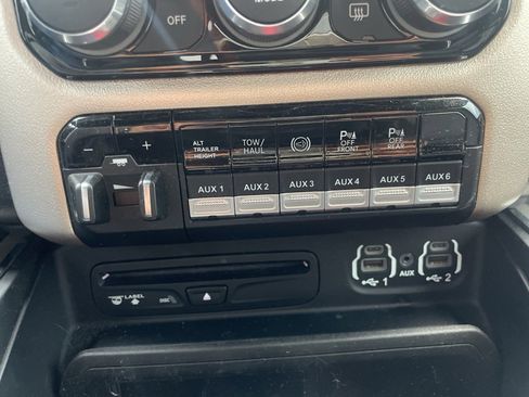 Used 2019 RAM 3500 Laramie image 41