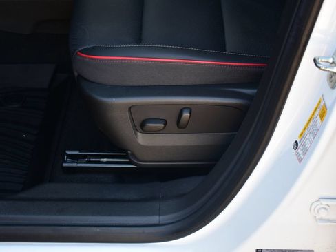 Used 2023 Buick Envision Essence w/ Sport Touring Package FWD image 21