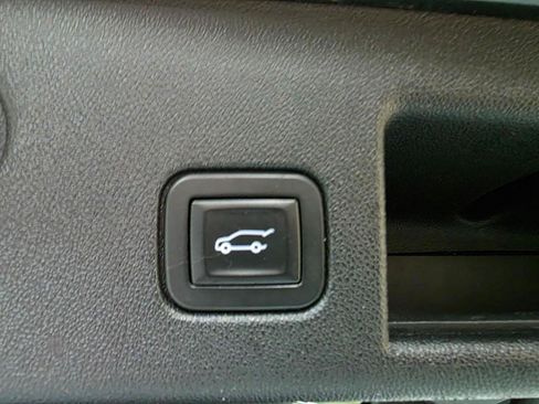 Used 2018 Chevrolet Equinox Premier AWD/4WD image 23