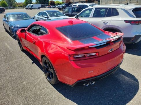 Used 2018 Chevrolet Camaro SS RWD image 10