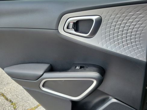 Certified 2025 Kia Soul LX w/ LX Technology Package FWD image 13
