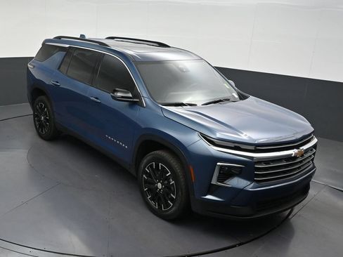 Used 2025 Chevrolet Traverse LT w/ Sun and Wheel Package FWD image 23