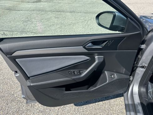 Used 2025 Volkswagen Jetta SE image 20