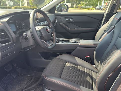 Used 2025 Nissan Rogue SV AWD/4WD image 12