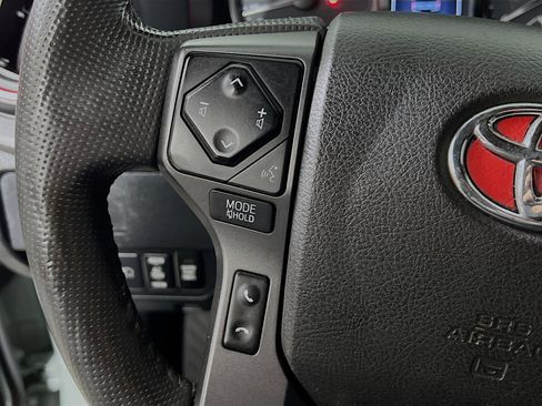 Used 2022 Toyota Tacoma TRD Sport w/ Technology Package image 19