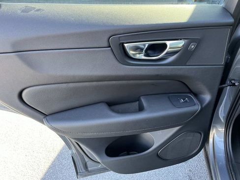 Used 2020 Volvo XC60 T5 Momentum image 16