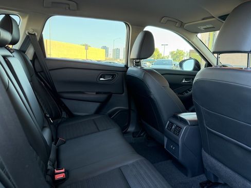 Used 2025 Nissan Rogue SV image 39