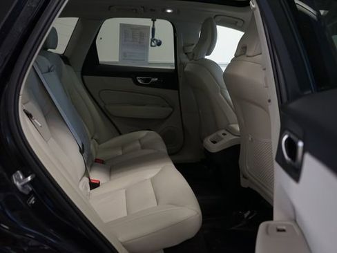 Used 2022 Volvo XC60 B5 Momentum w/ Climate Package image 30