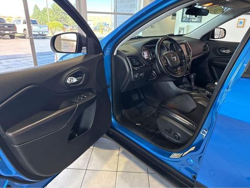 Used 2020 Jeep Cherokee Trailhawk AWD/4WD image 17