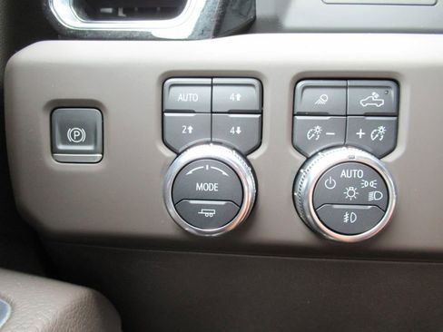 Used 2022 GMC Sierra 1500 Denali AWD/4WD image 22