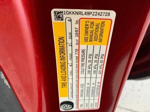 Used 2023 GMC Acadia SLE w/ Driver Convenience Package image 20