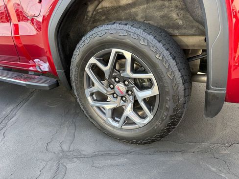 Used 2024 GMC Sierra 1500 SLT w/ SLT Premium Plus Package image 11