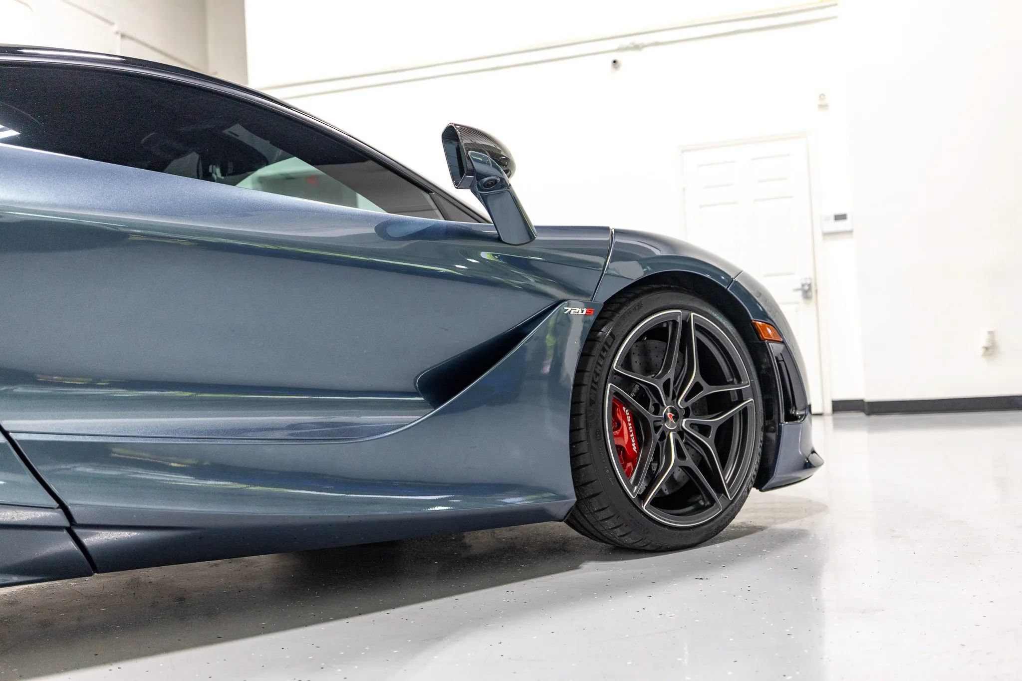 Used 2018 McLaren 720S Performance RWD image 31