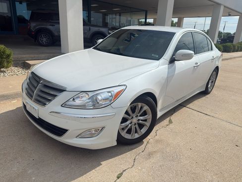 Used 2013 Hyundai Genesis 3.8 RWD image 2