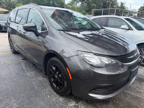 Used 2021 Chrysler Voyager Lxi FWD image 6