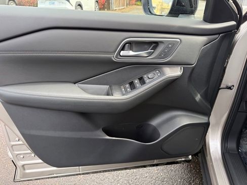 New 2026 Nissan Rogue Platinum image 11