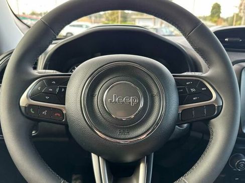 Used 2022 Jeep Renegade Latitude image 24