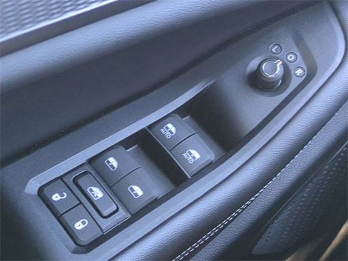 Used 2024 Jeep Grand Cherokee Altitude image 24