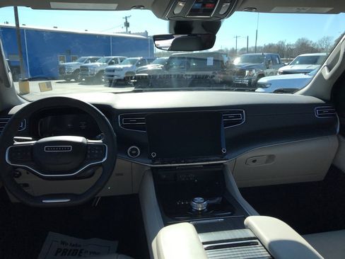 Used 2024 Jeep Wagoneer Series II image 7