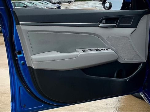 Used 2018 Hyundai Elantra Value Edition FWD image 21