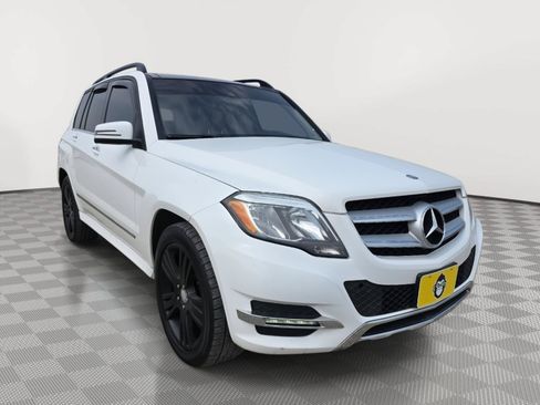 Used 2015 Mercedes-Benz GLK 350 4MATIC image 3