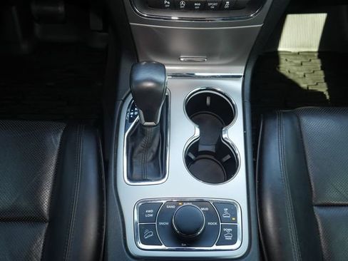 Used 2018 Jeep Grand Cherokee Overland AWD/4WD image 22