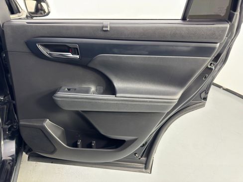 Used 2022 Toyota Highlander XSE image 45