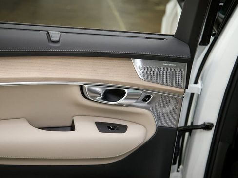 New 2026 Volvo XC90 B6 Ultra w/ Lounge Package image 18