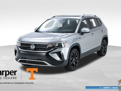 Used 2023 Volkswagen Taos SE w/ Panoramic Sunroof Package