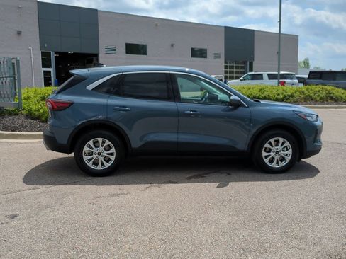 Used 2023 Ford Escape Active w/ Tech Pack #2 AWD/4WD image 9