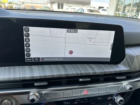Used 2024 Kia Telluride SX w/ Towing Package FWD image 17