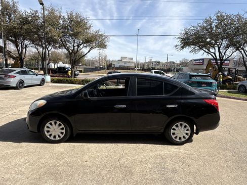 Used 2013 Nissan Versa SV image 11