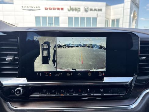 Used 2025 GMC Sierra 3500 SLT w/ SLT Premium Package AWD/4WD image 17