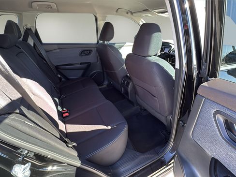 Used 2023 Nissan Rogue S image 14