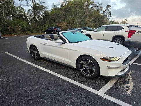 Used 2021 Ford Mustang Convertible image 1