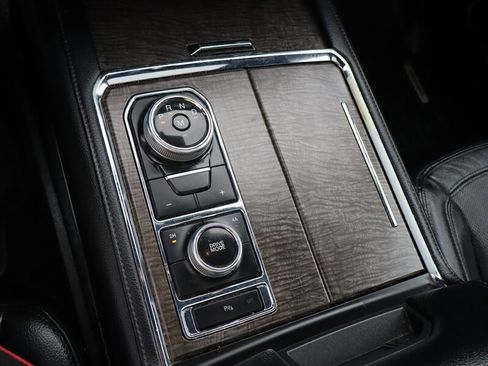 Used 2019 Ford Expedition Max Limited AWD/4WD image 25