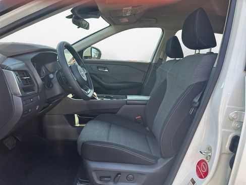 Used 2023 Nissan Rogue SV image 11