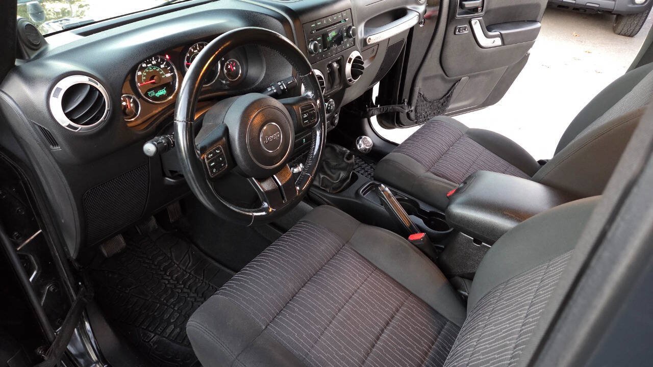 Used 2012 Jeep Wrangler Sahara w/ Dual Top Group AWD/4WD image 27