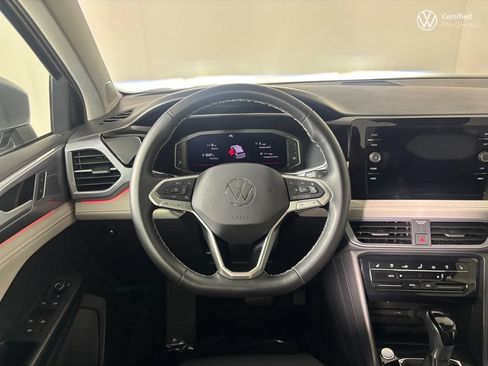 Used 2025 Volkswagen Taos SEL AWD/4WD image 18