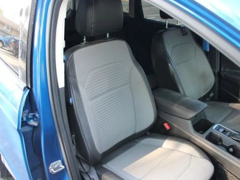 Used 2017 Ford Escape SE w/ Equipment Group 201A FWD image 18
