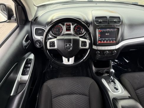Used 2019 Dodge Journey SE image 23