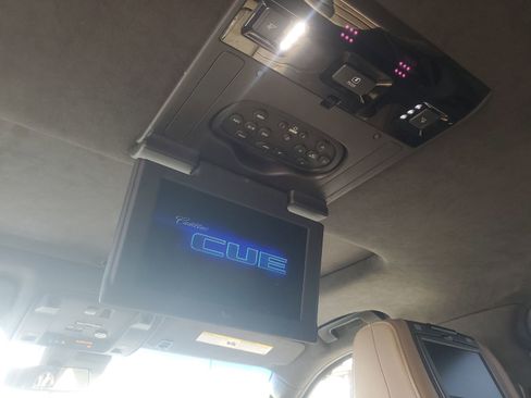 Used 2018 Cadillac Escalade ESV Platinum image 13