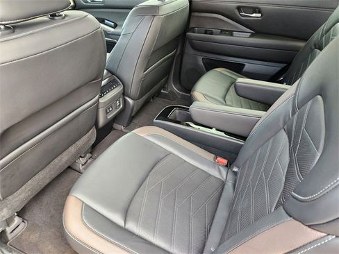 Used 2022 Nissan Pathfinder Platinum w/ Lighting Package (N92) image 31