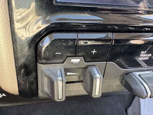 Used 2024 RAM 3500 Laramie AWD/4WD image 32