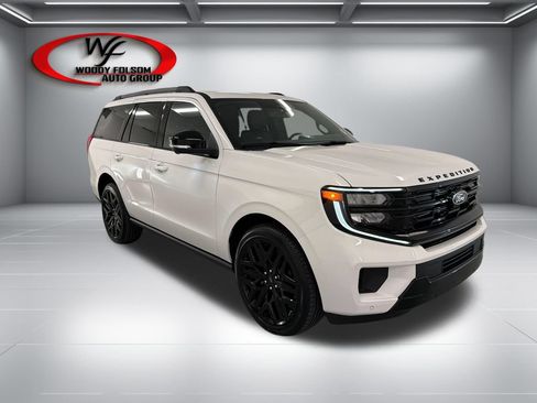 New 2027 Ford Expedition Platinum w/ Stealth Performance Package AWD/4WD image 3