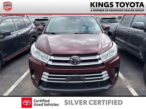 Used 2018 Toyota Highlander XLE AWD/4WD image 3